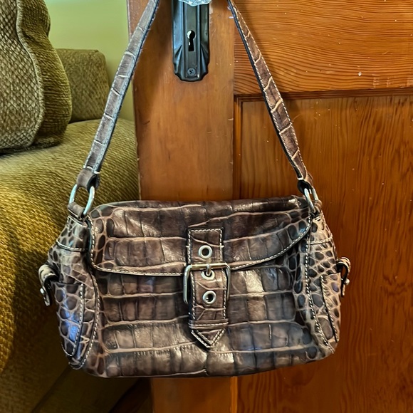 Dooney and Bourke leather shoulder bag - Picture 1 of 3